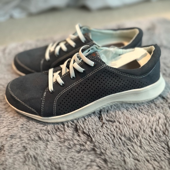 Blue Dr. Scholl’s Be Free Energy Technology Shoes - Picture 1 of 5